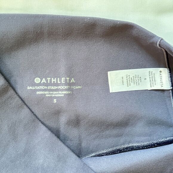 Athleta Salutation Stash Pocket II Capri Medieval Violet Mesh Size Small - Picture 7 of 10